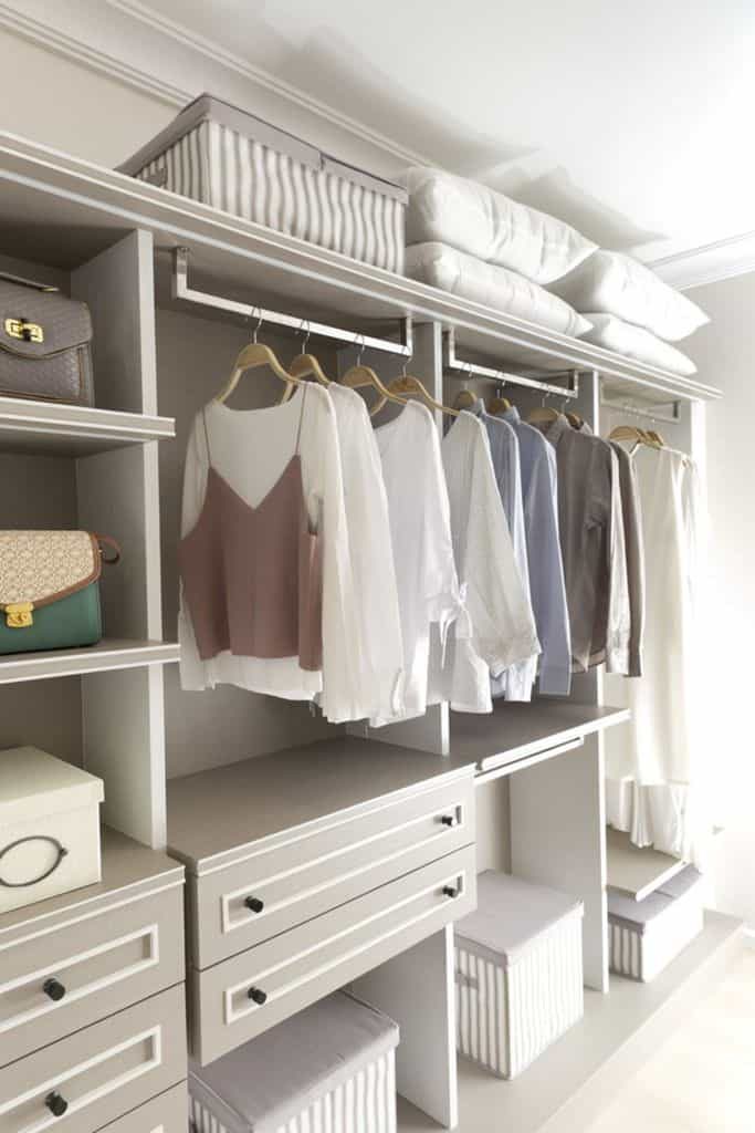 Wall closet