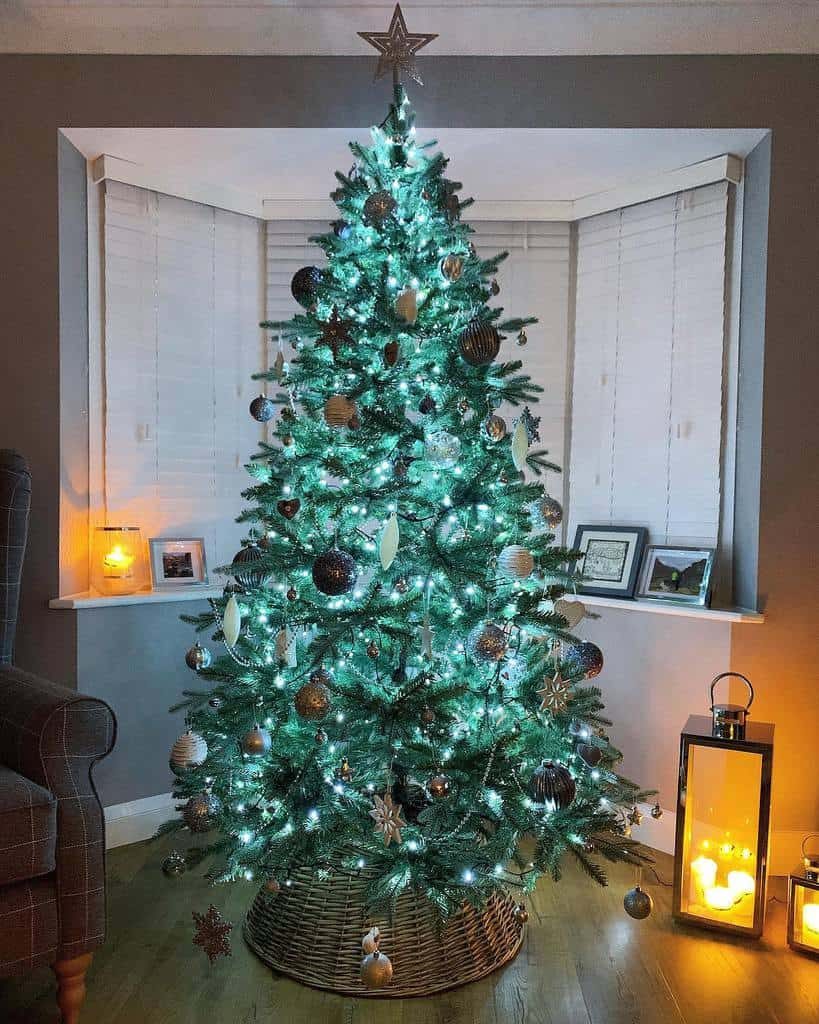 lights-christmas-tree-ideas-our_nightingale_home-2860318