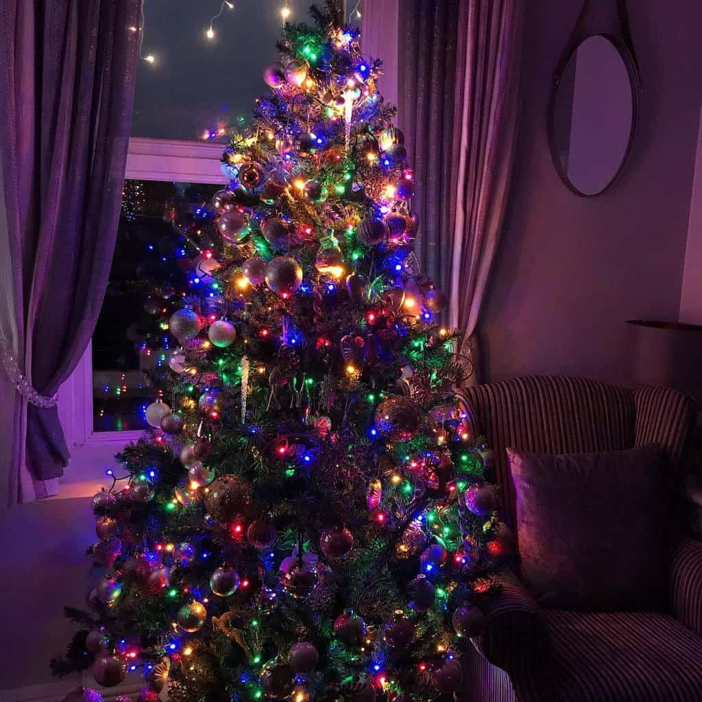 lights-christmas-tree-ideas-partlypainted-2433791