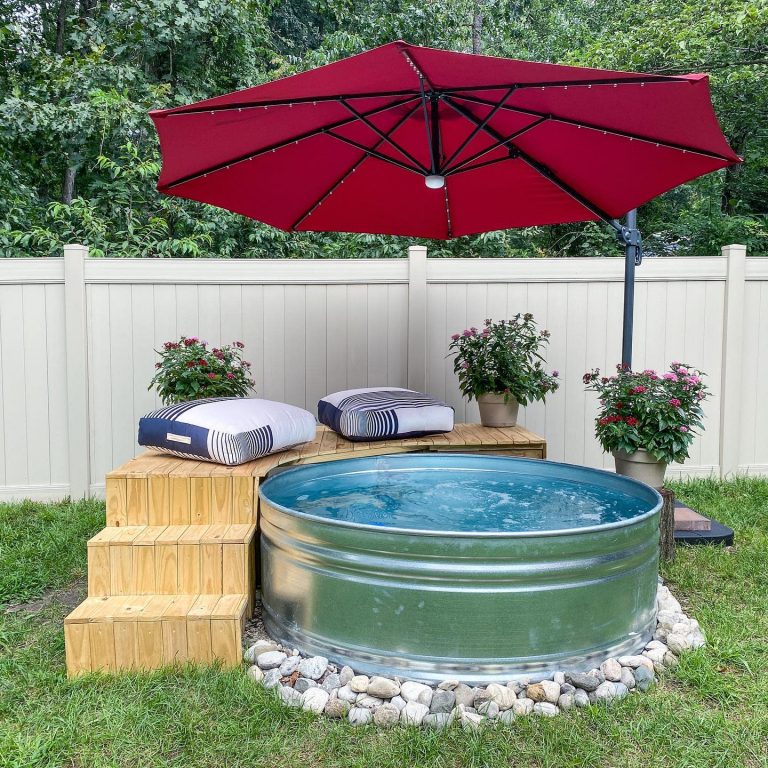 16 Clever and Functional Stock Tank Pool Ideas for Summer