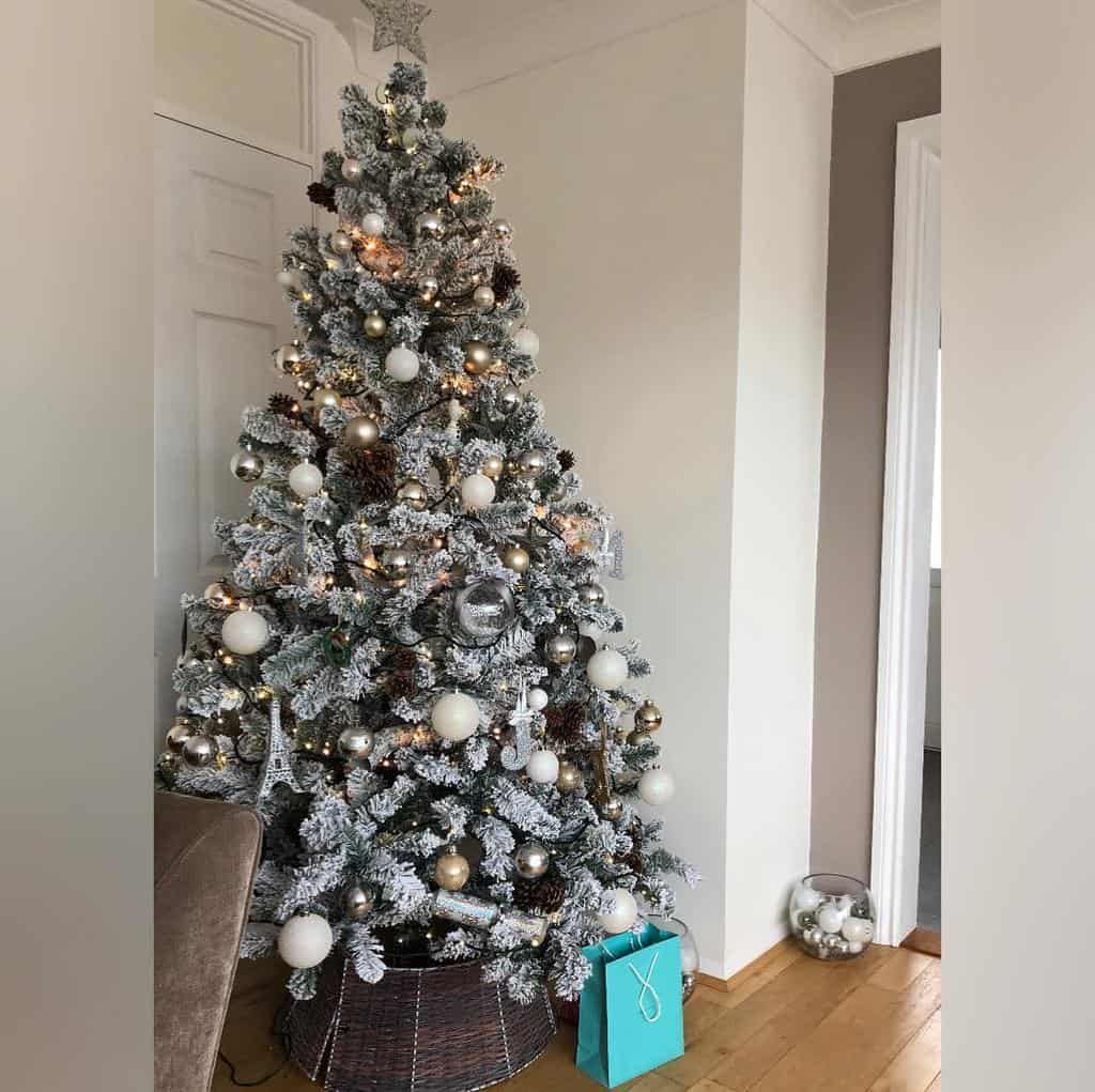 snow-christmas-tree-ideas-melaniejcurtis-3239053
