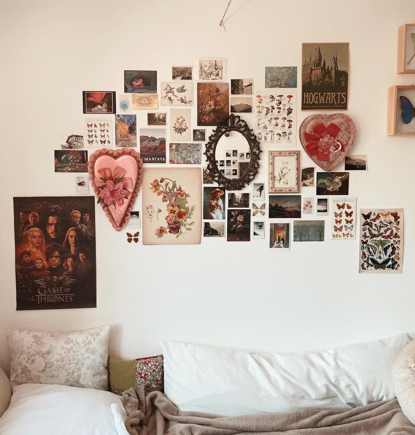 boho room with wall art 