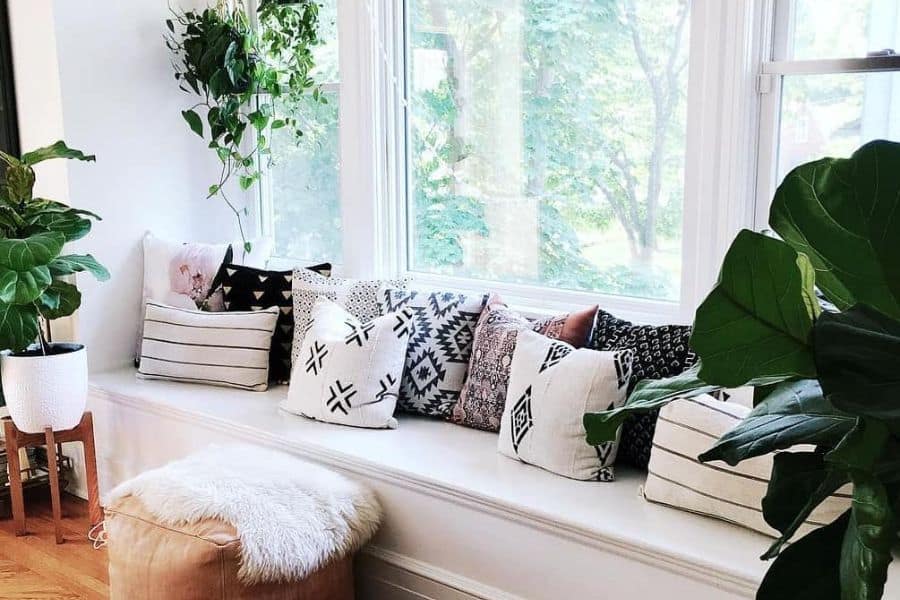 76 Easy Ways to Decorate a Bay Window