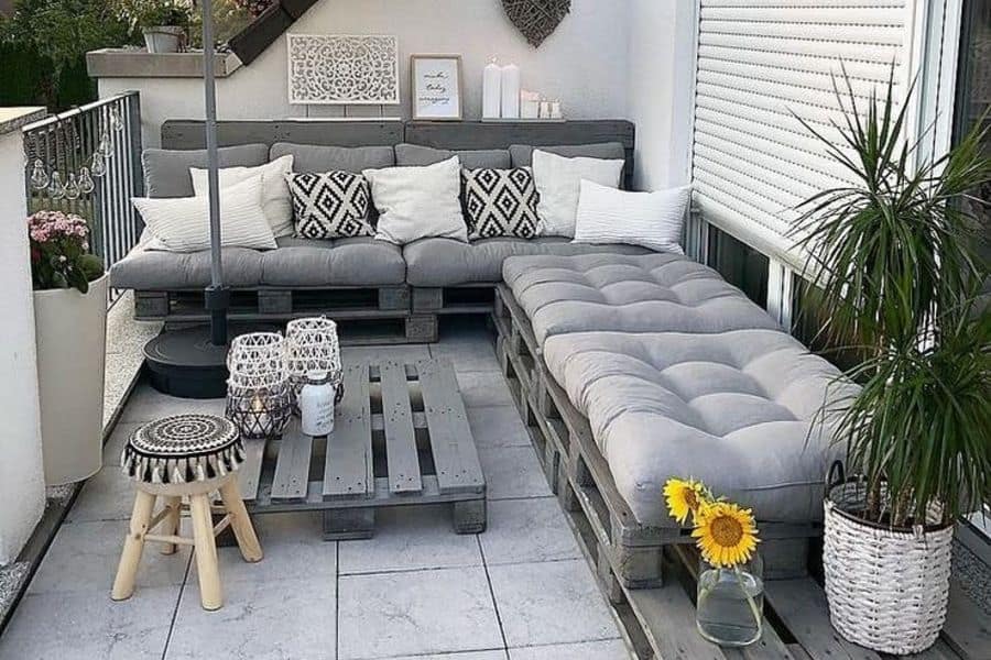 9 DIY Pallet Projects and Furniture Ideas