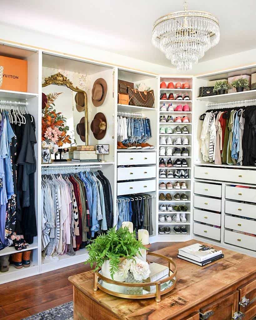 Walk in closet