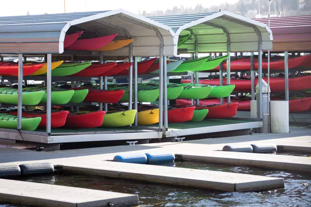 Racks,Of,Red,And,Green,Plastic,Kayaks,For,Rent,At