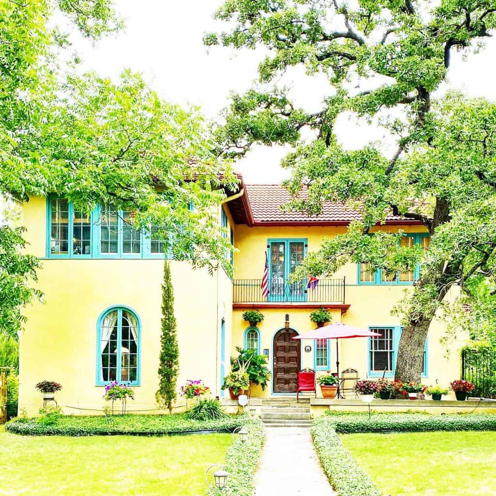 Front yard with well maintained hedges