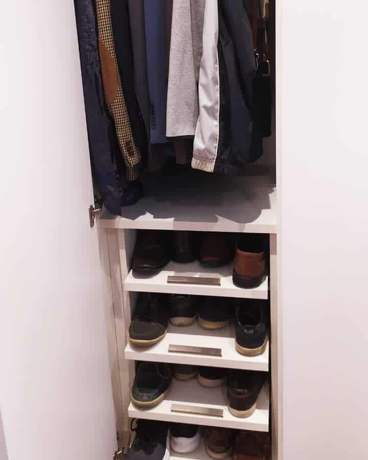 Closet shelf divider