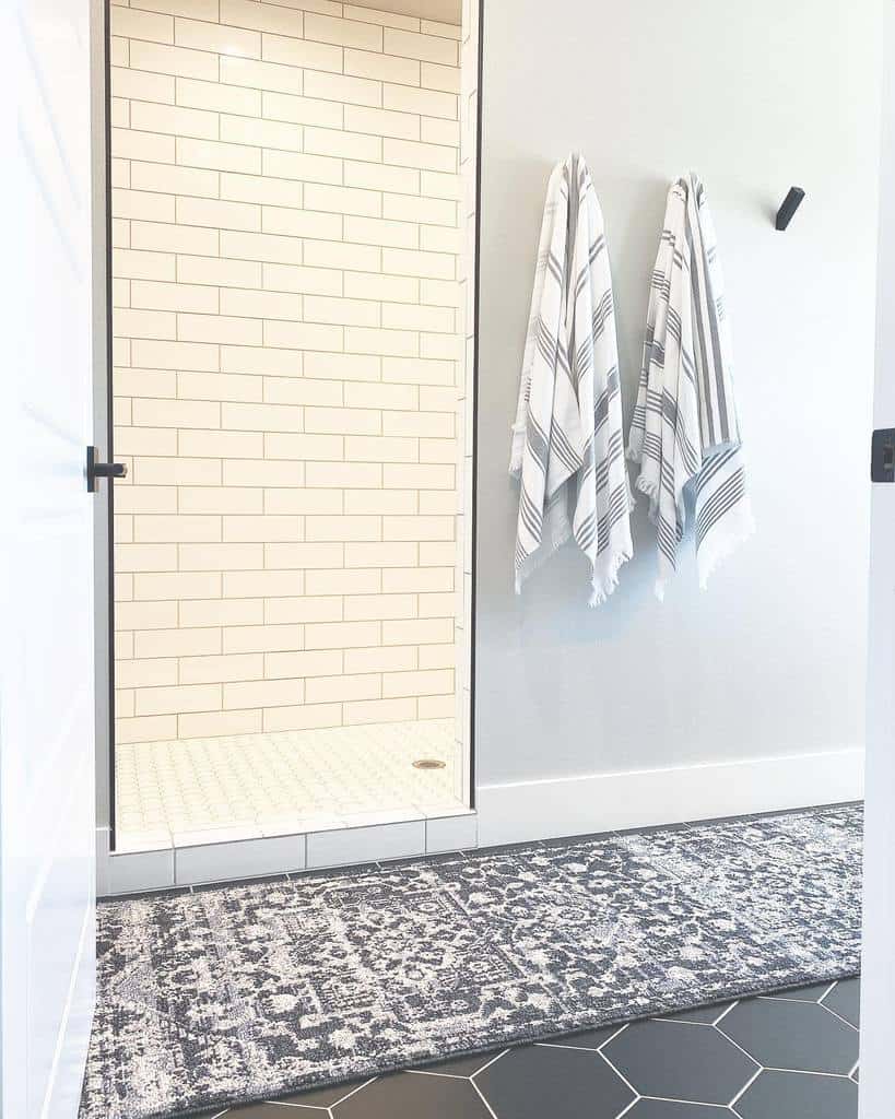 Simple doorless walk in shower ideas 