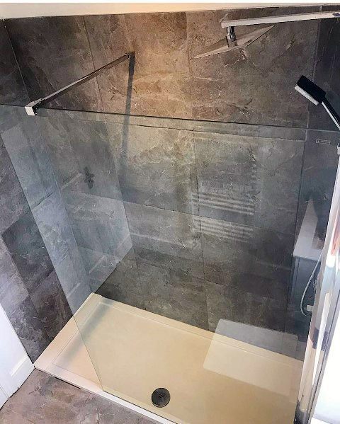 Small doorless walk in shower ideas 