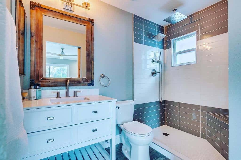 Small doorless walk in shower ideas 