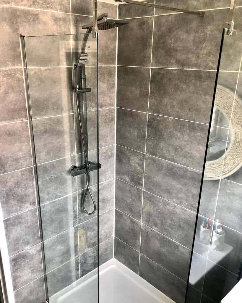 Small doorless walk in shower ideas 