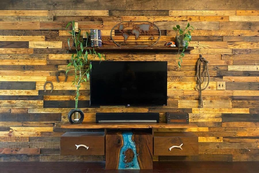 9 Pallet Wall Ideas for Your Home