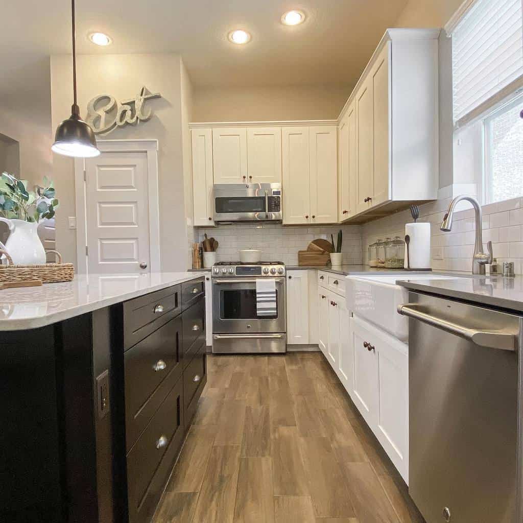 White kitchen shelf ideas