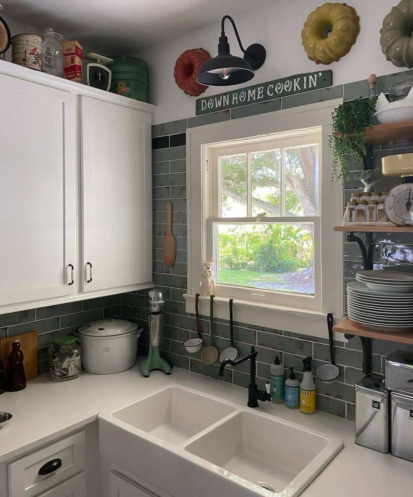 White kitchen shelf ideas