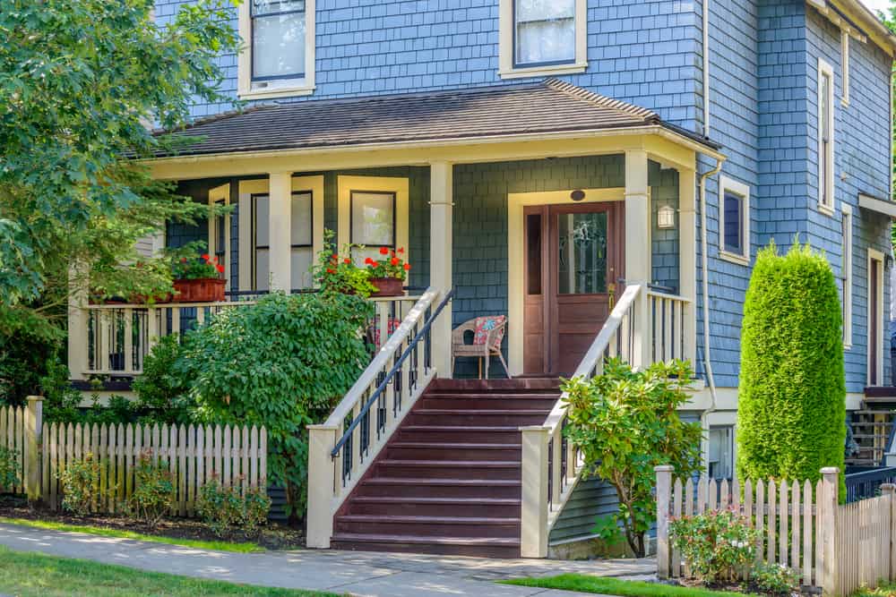 10 Front Porch Railing Ideas