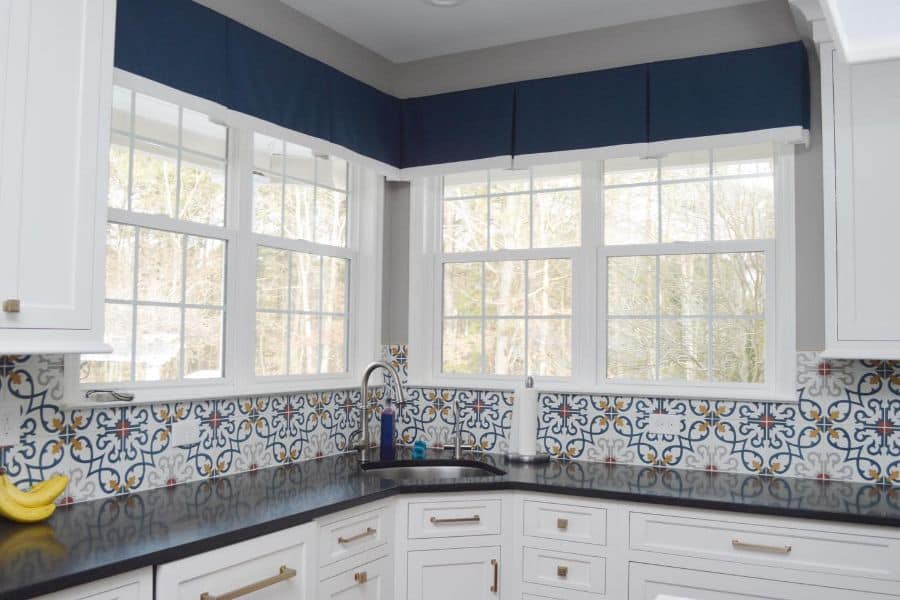 15 Kitchen Valance Ideas to Dress Windows