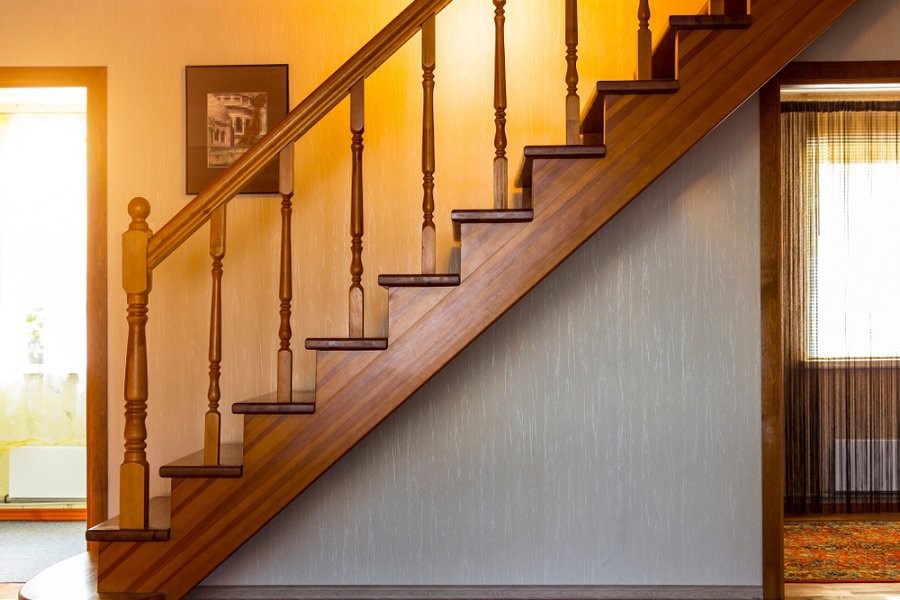 How to Decorate a Staircase Wall – 13 Wall Decor Ideas