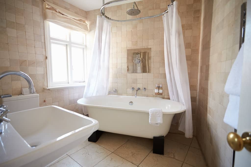 bathroom with bath tub and shower curtain