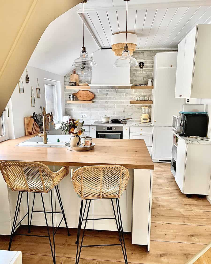 U-shaped apartment kitchen counter