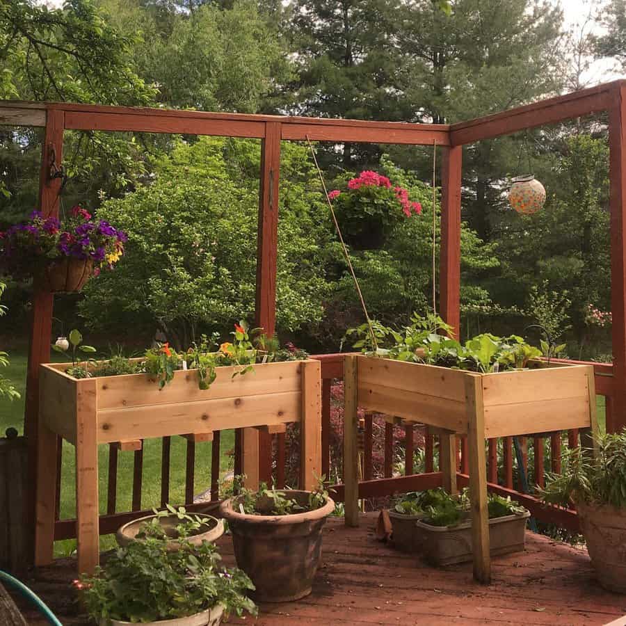 Wood pallet box planter