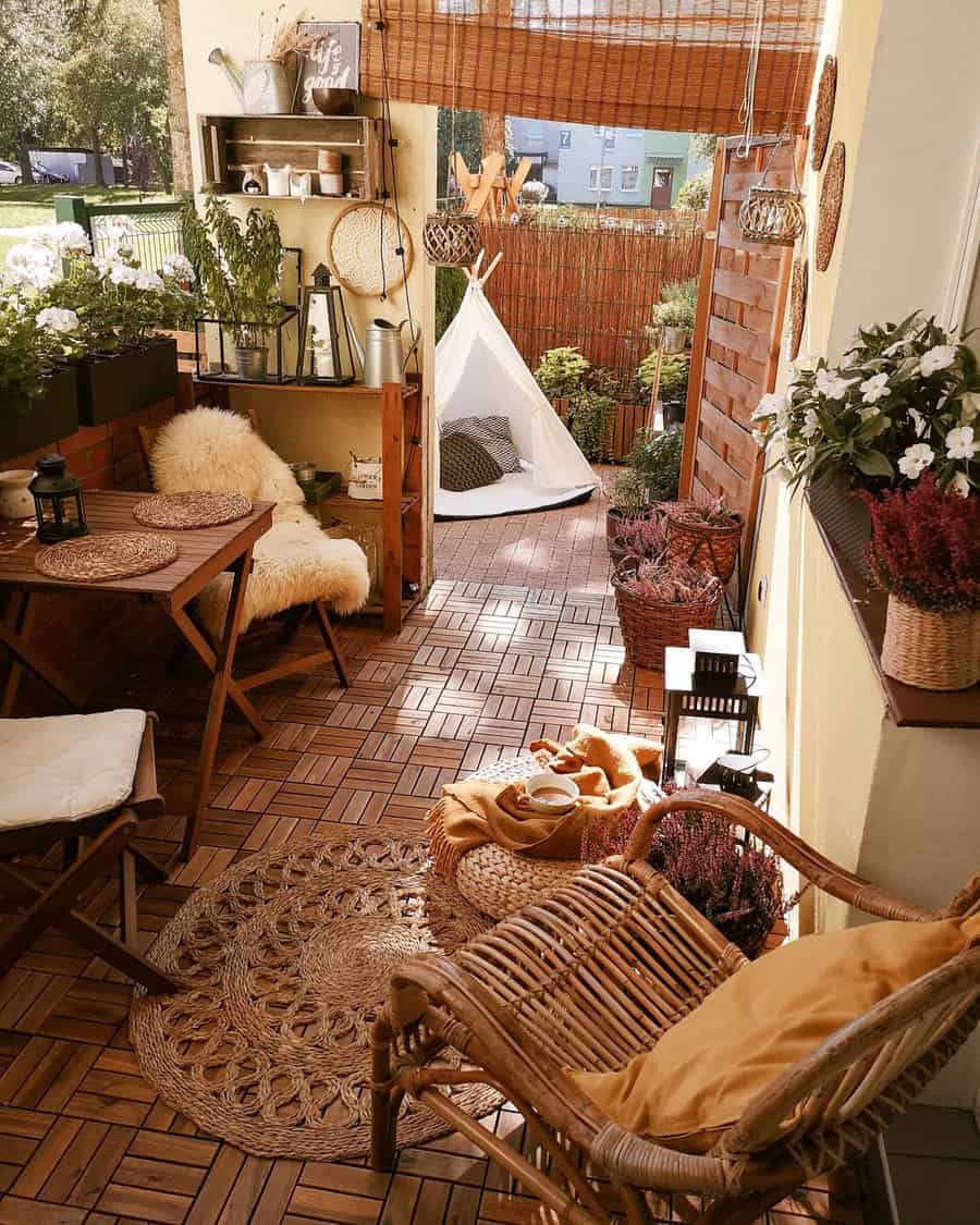 outdoor lounge area
