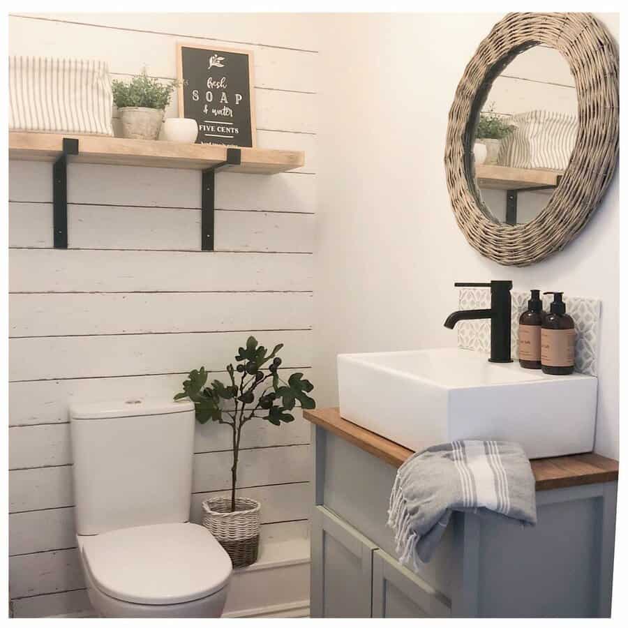 Bathroom coastal decor