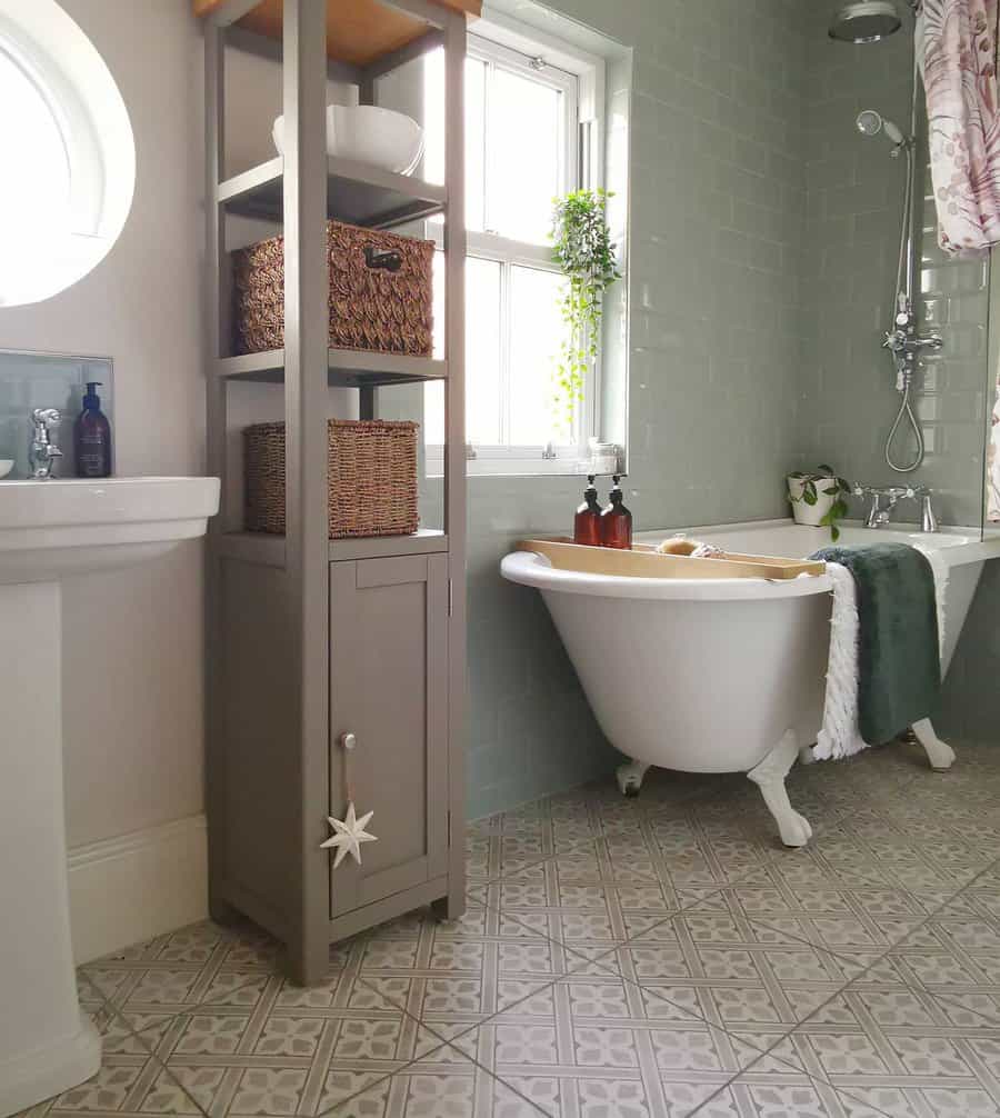 Small standalone bathroom shelving unit