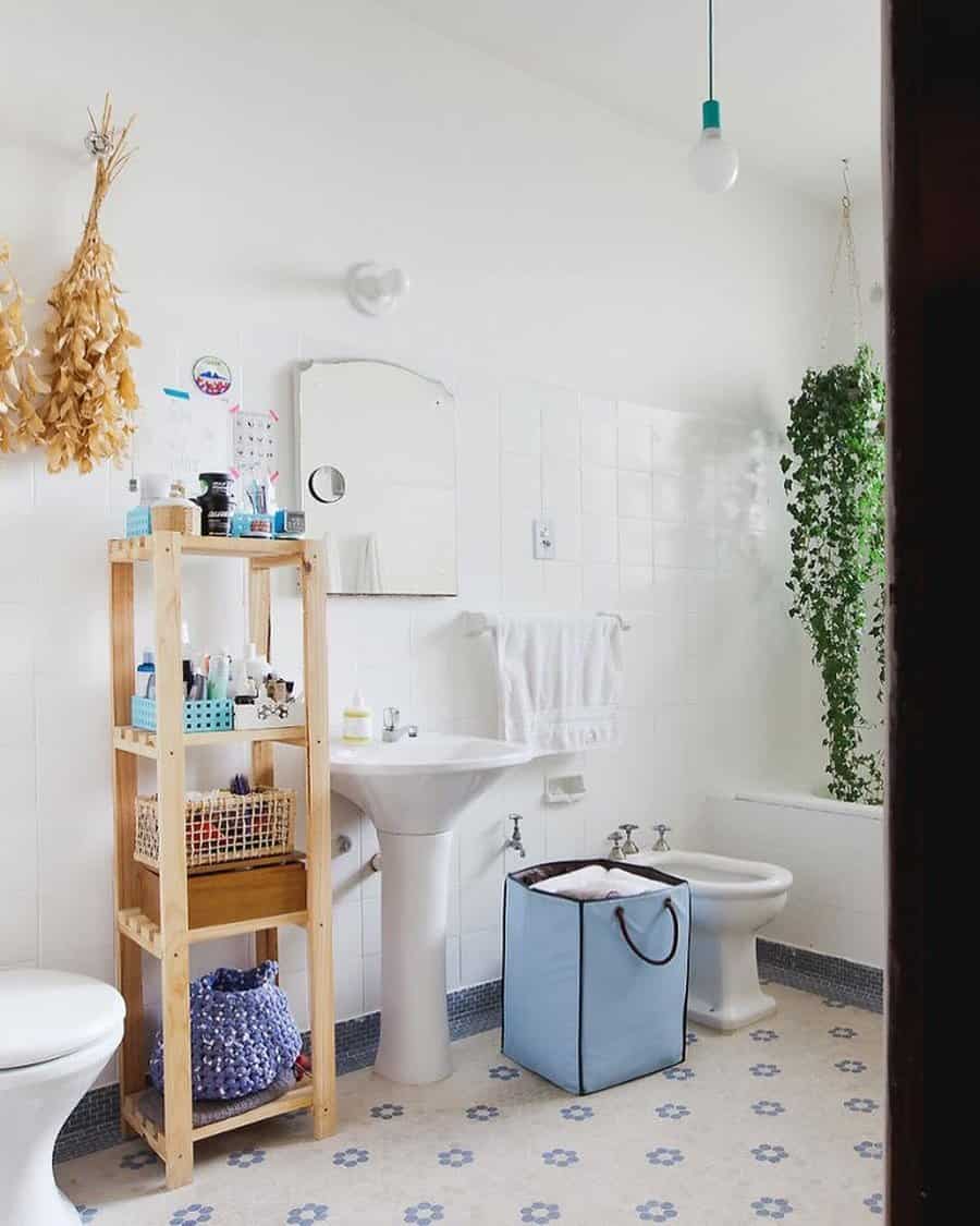 Small standalone bathroom shelving unit