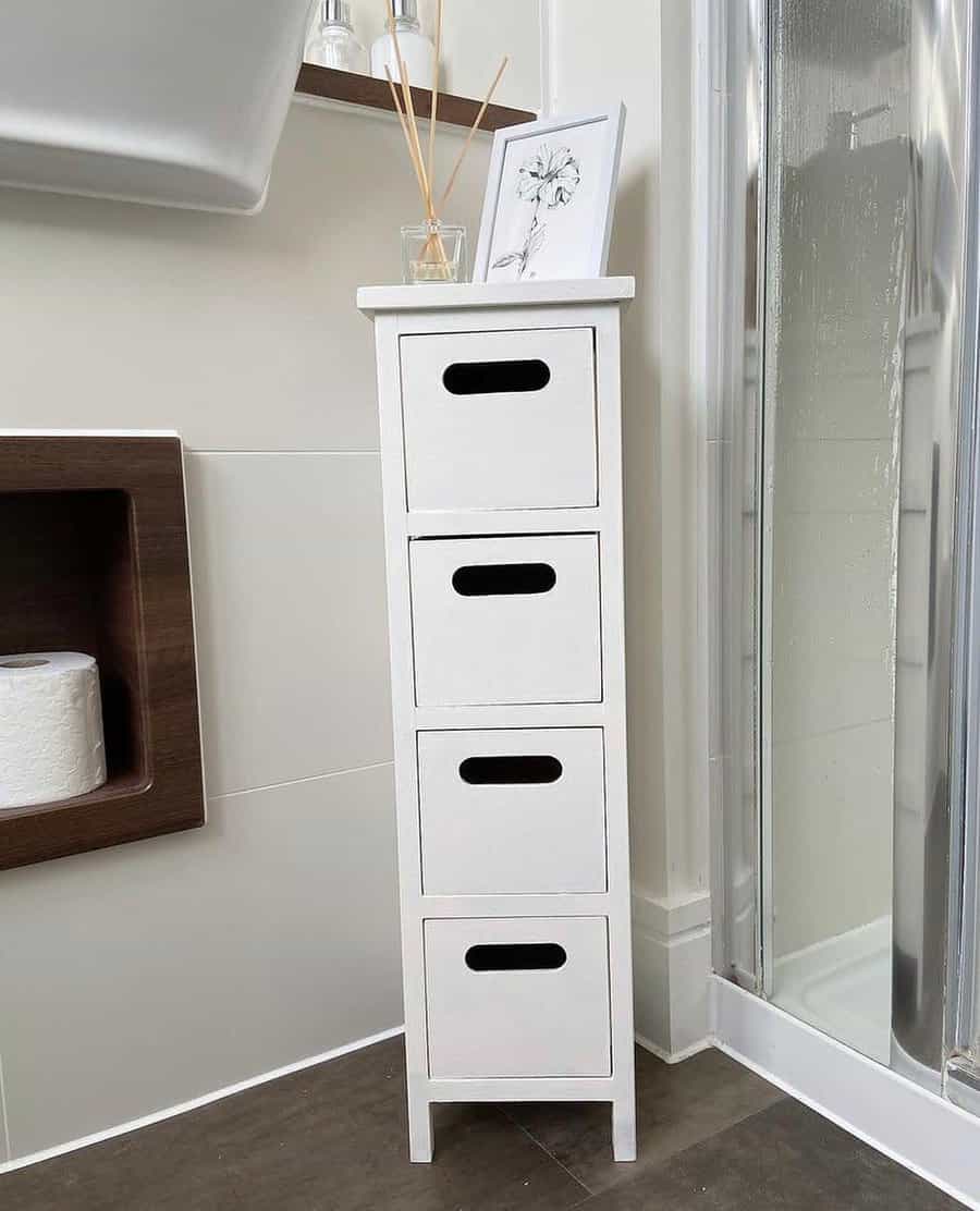 Small standalone bathroom shelving unit