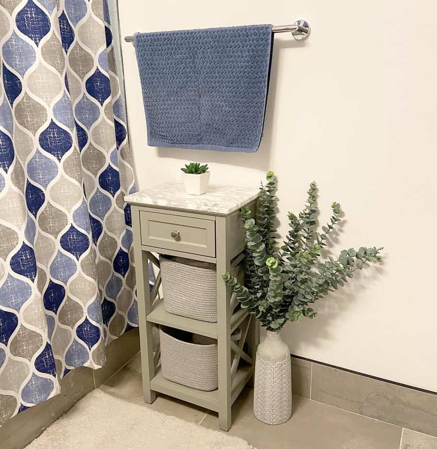 Small standalone bathroom shelving unit