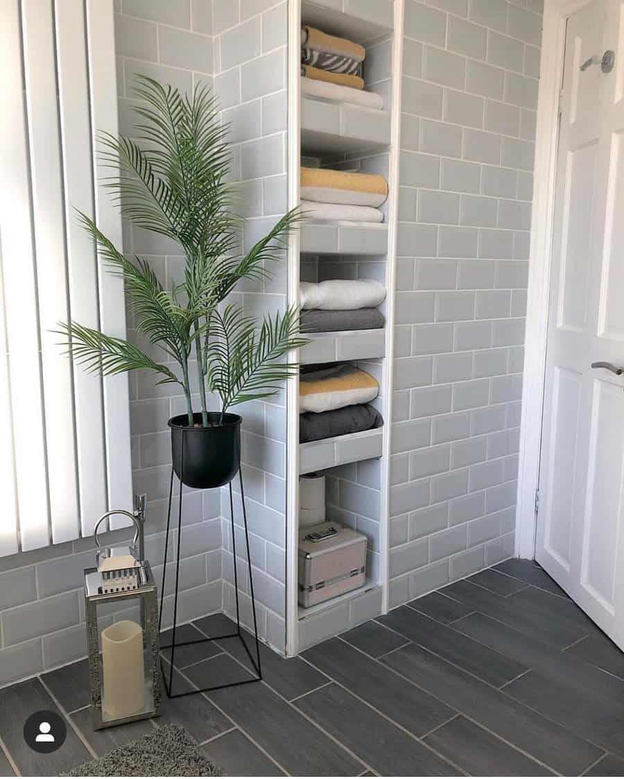 Recessed towel shelves 