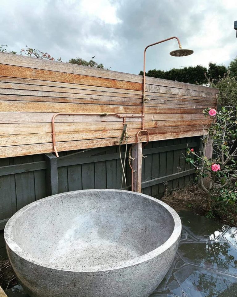 11 Outdoor Bathroom Ideas