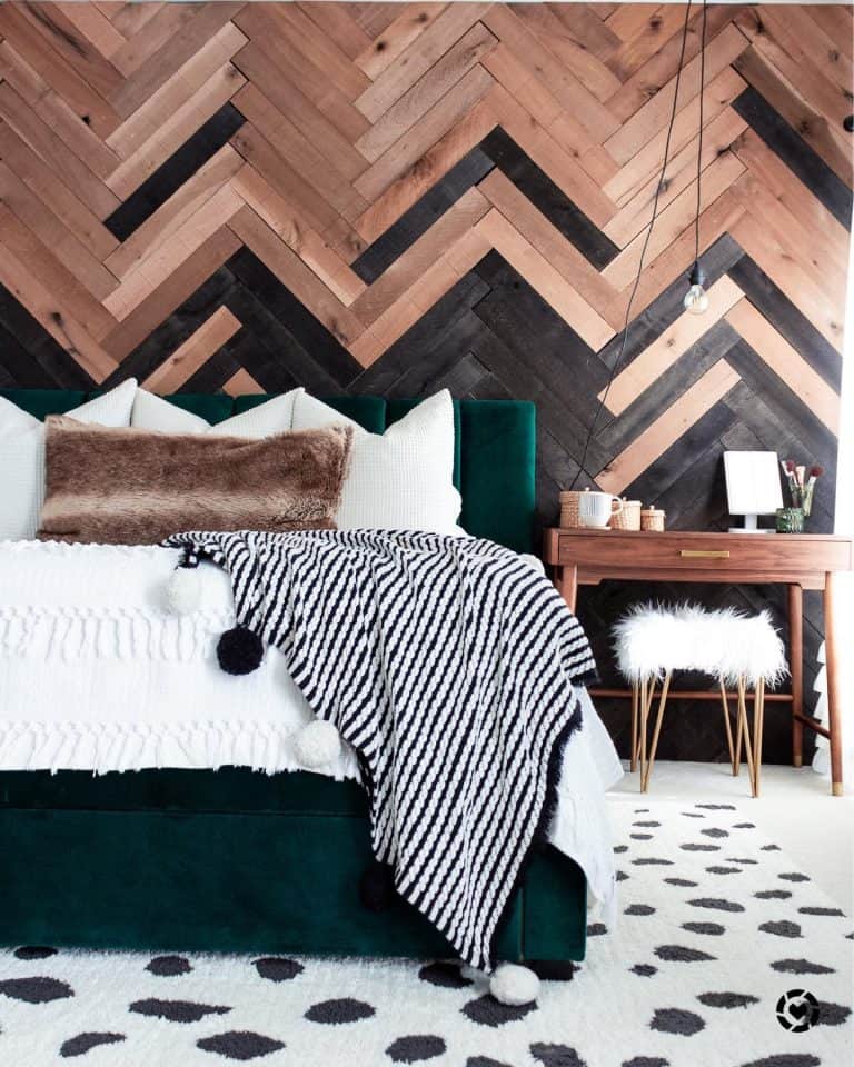 9 Stylish Pallet Wall Ideas That are Easy to Make