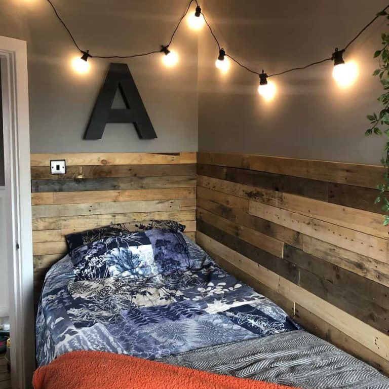 9 Stylish Pallet Wall Ideas That are Easy to Make