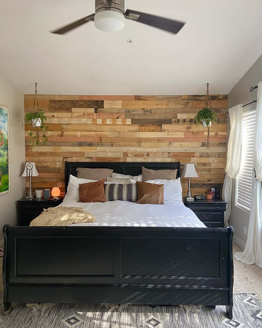 Modern bedroom with mixed wood pallet wall and ceiling fan