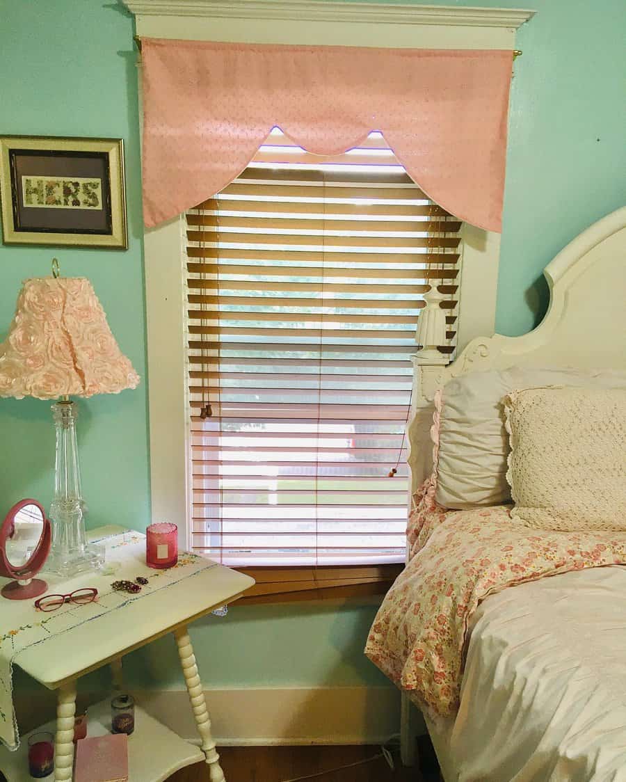 Flat valance curtain