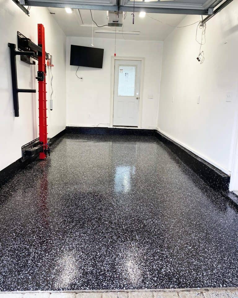 6 Garage Flooring Ideas for an Easy Upgrade and Maintenance