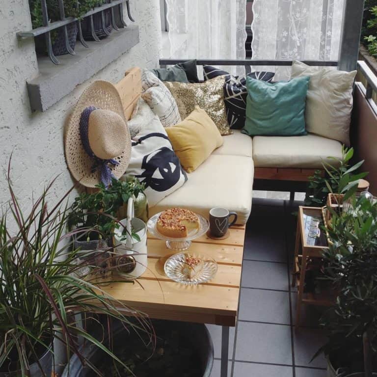 15 Balcony Decorating Ideas for Your Outdoor Space