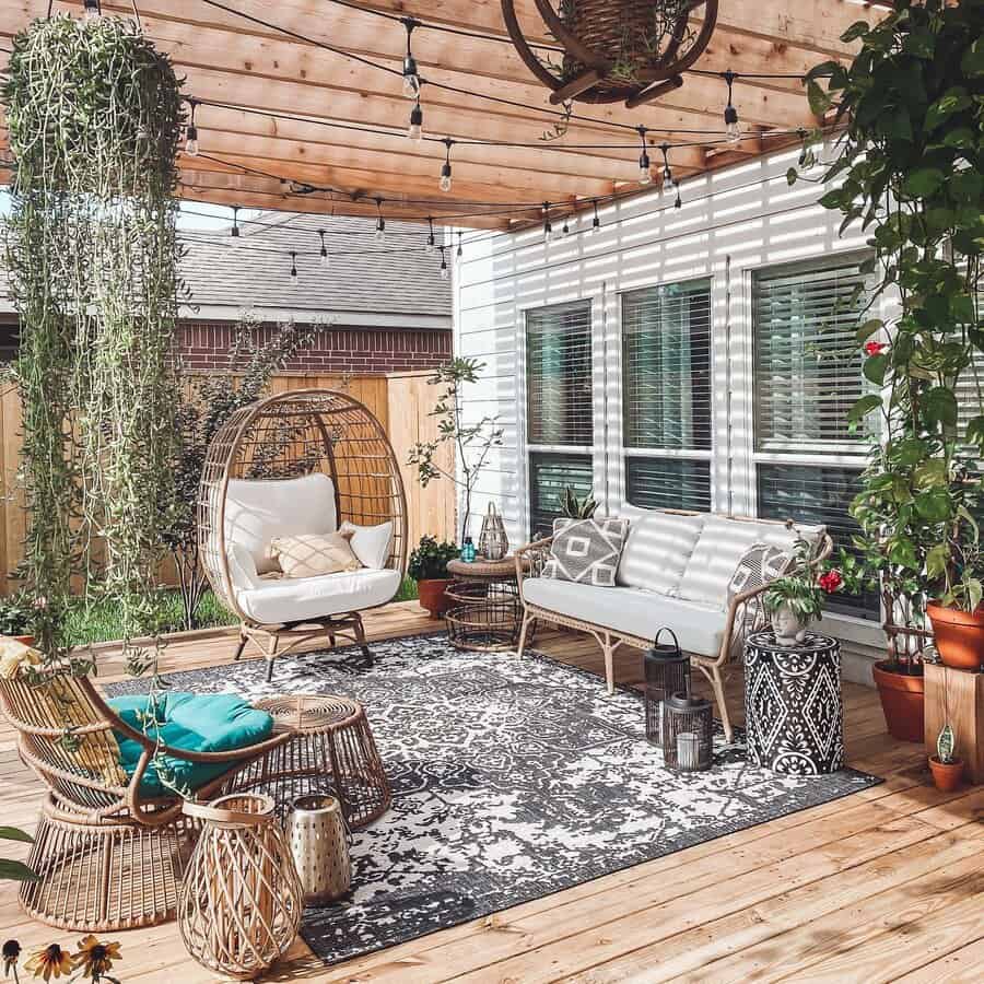 Bohemian-inspired decor for patio