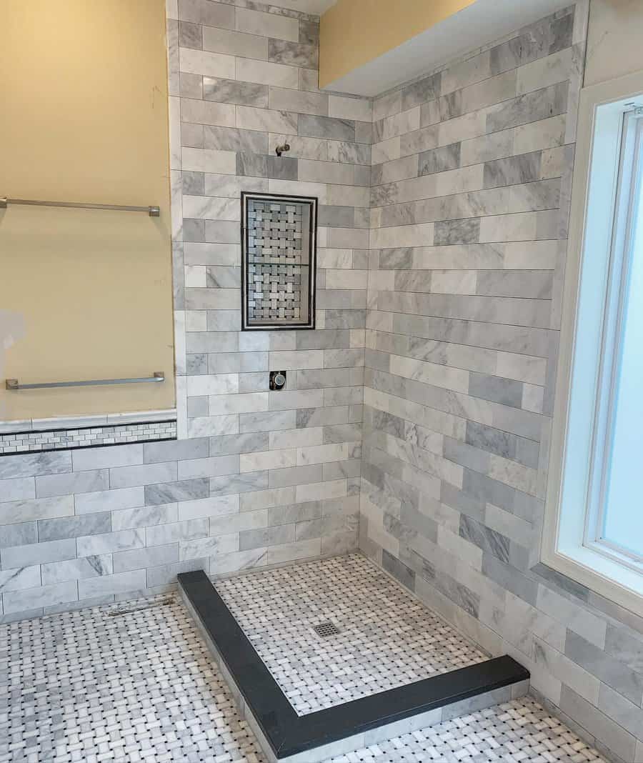 White and grey brick tiles