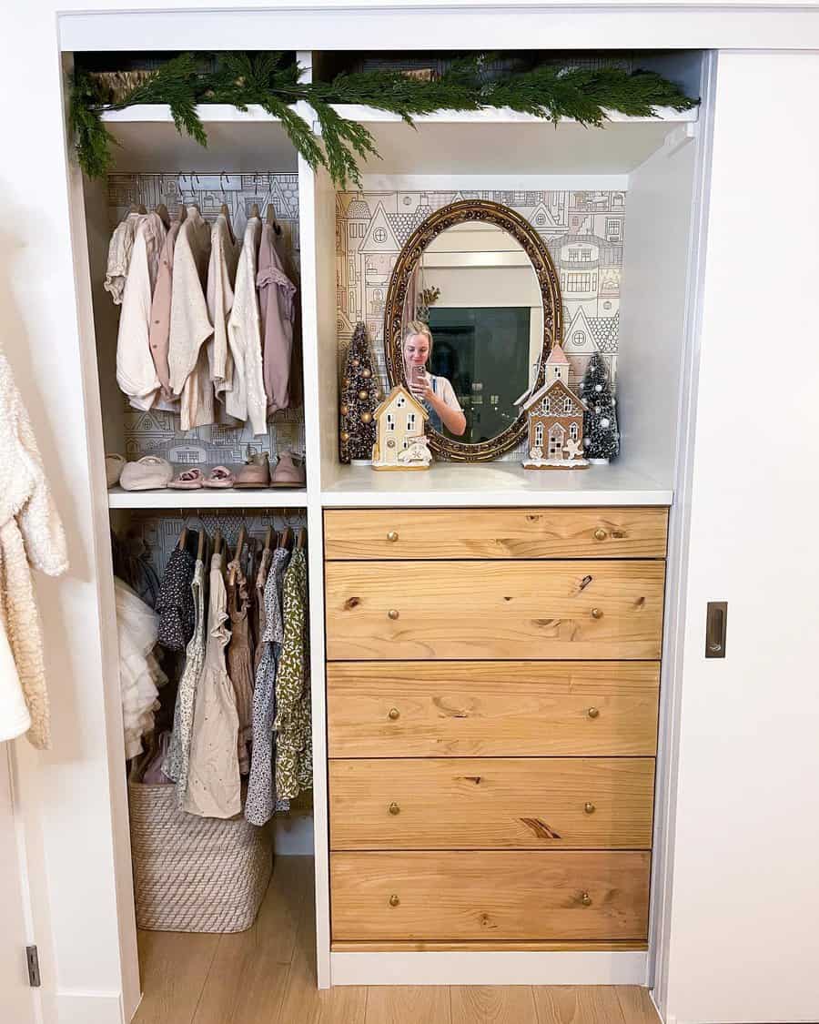 Sliding door closet