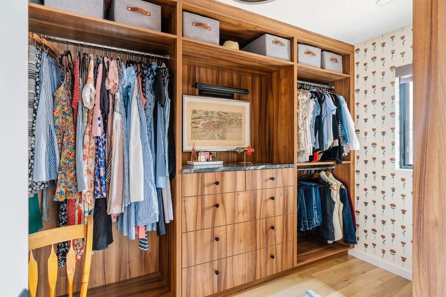 Sliding door closet