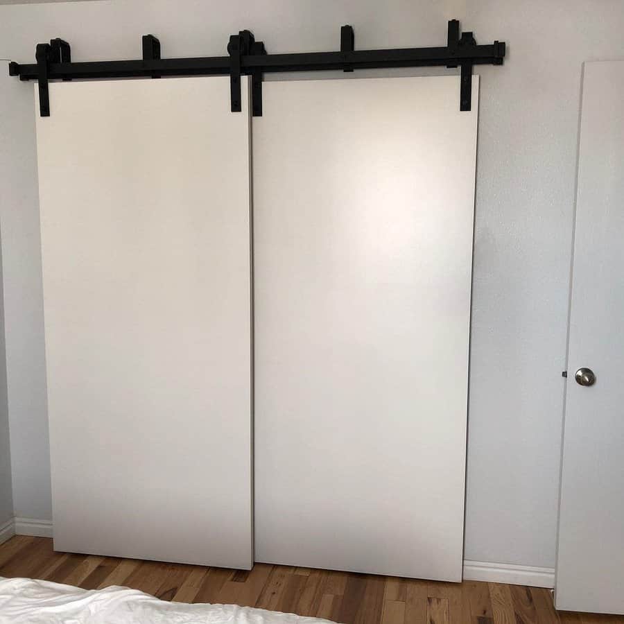 Modern handleless sliding closet door