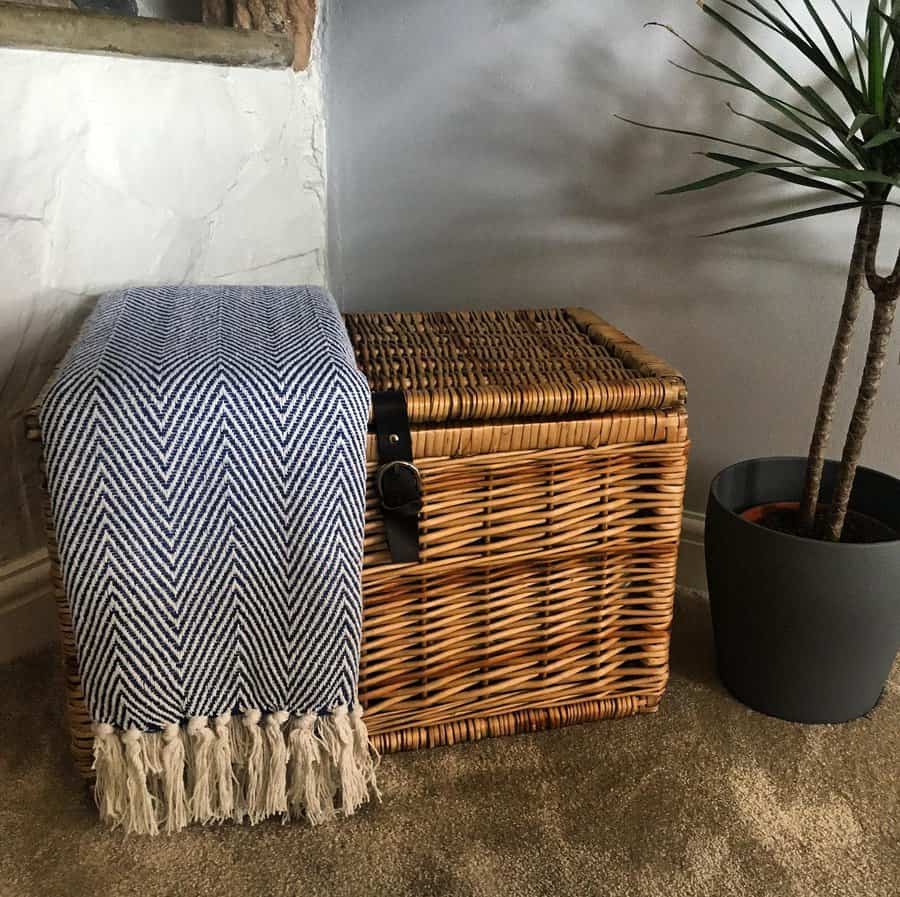 Wicker chest