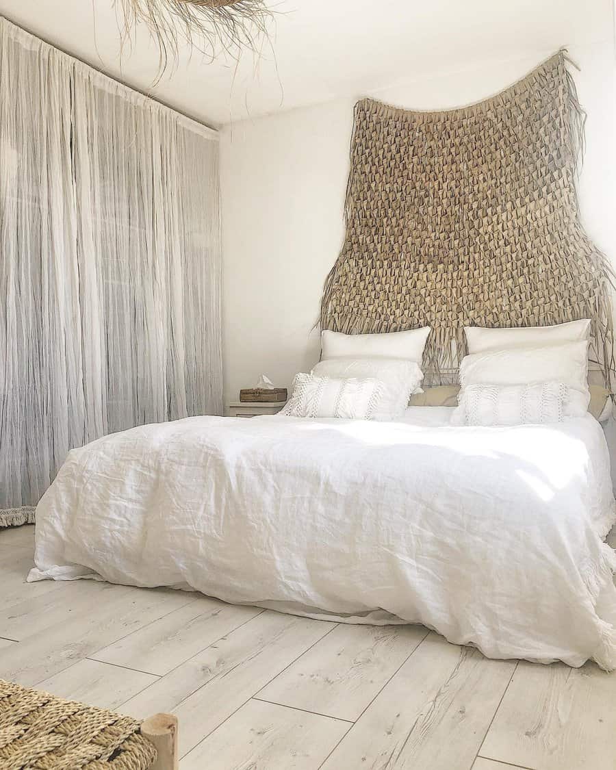 Coastal Boho Bedroom Ideas benjamin.laurie 1