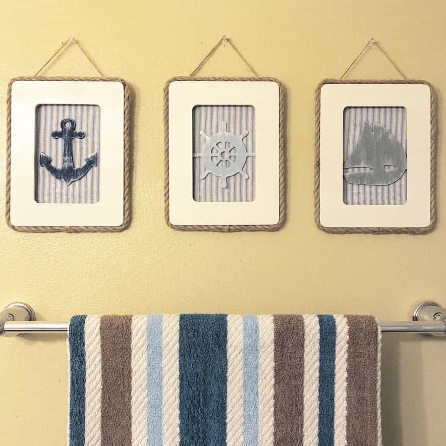 Coastal wall art in bathroom