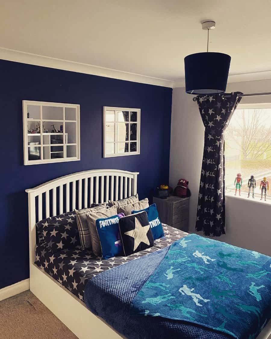 Teenagers bedroom with the right color scheme