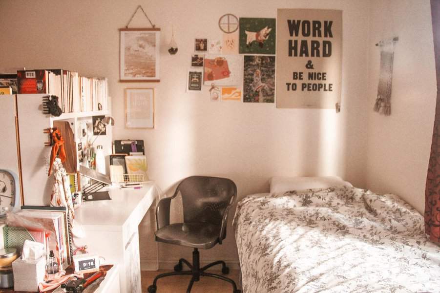 Work desk with shelves