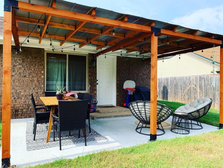 Patio with string lights 